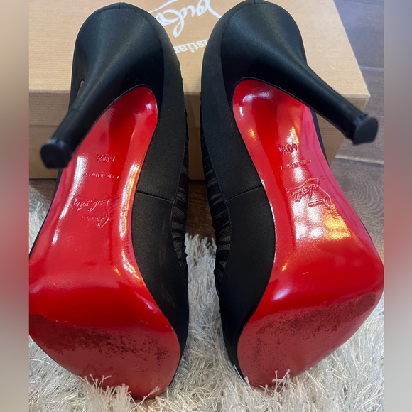 Christian Louboutin, Black Crepe Satin/Chiffon high heeled pump with peep toe - Picture 4 of 7